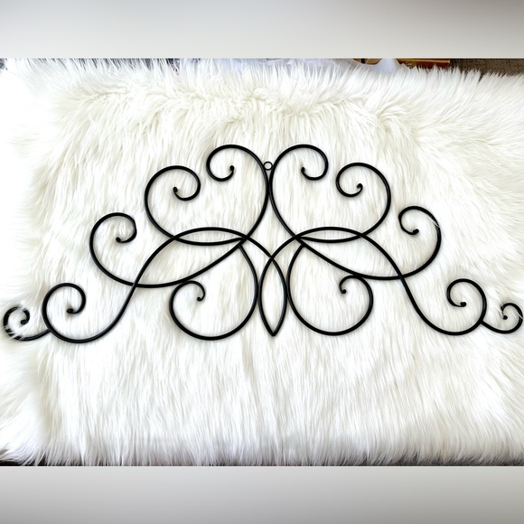 METAL WALL DECOR - Picture 1 of 4